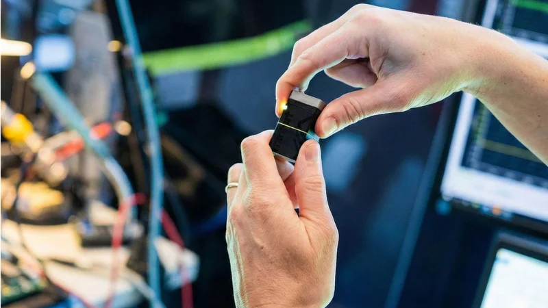 Autosen Minion: A Customisable and Self-Sufficient IIoT Sensing Platform