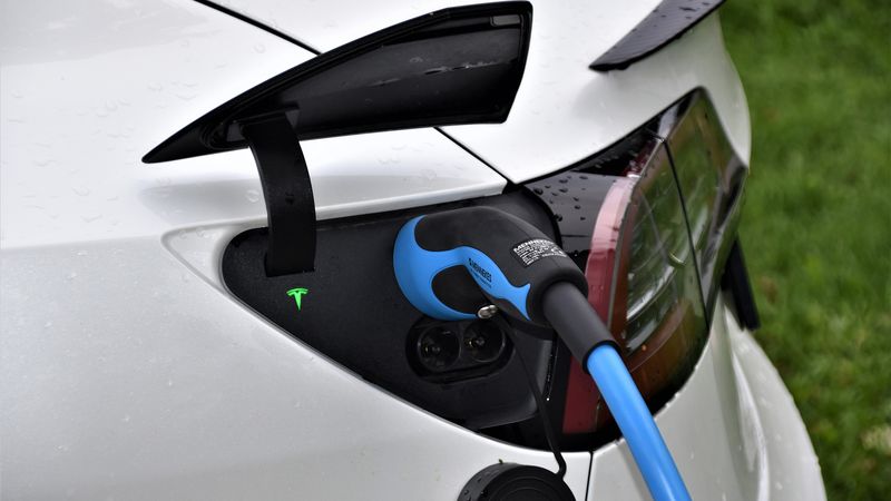 How to hide supercapacitors in electric vehicles