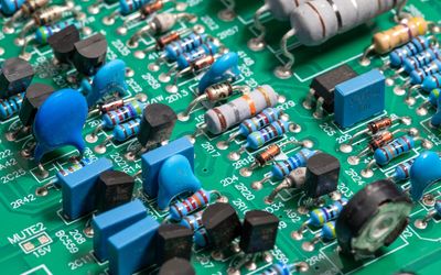Transistor Circuits: Theory, Types, and Practical Applications