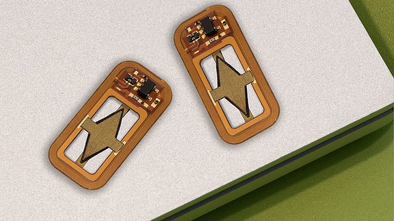 MIT engineers designed an implantable device that carries hundreds of thousands of islet cells along with its own on-board oxygen factory to keep the cells healthy. Image: Felice Frankel
