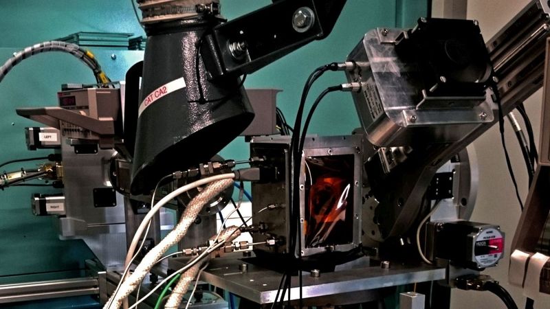 In the international CARE-O-SENE project, researchers are developing tailor-made Fischer-Tropsch catalysts for the production of sustainable kerosene. (Photo: Tiziana Carambia)