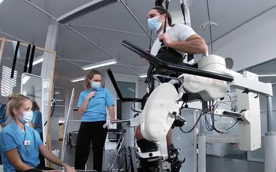 Robotics and spinal stimulation restore movement in paralysis