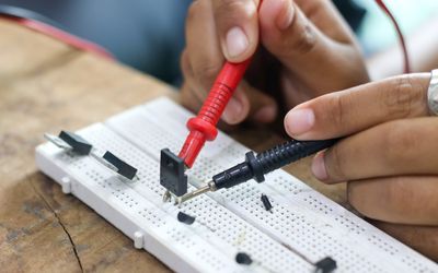 How to Test a MOSFET: Theoretical Basics and Practical Step-by-Step Guide