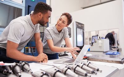 Online Manufacturing Delivers Industry 4.0 Scalability and Customization From a Single Source.