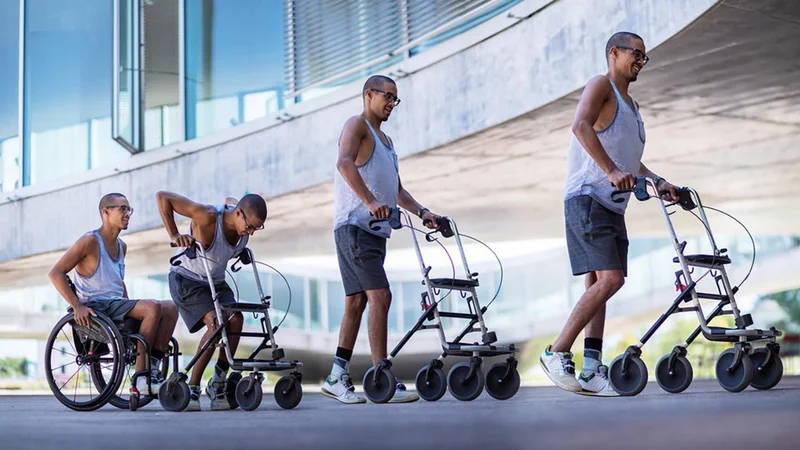In 2018, David Mzee was able to walk thanks to precise electrical stimulation of his spinal cord via a wireless implant. © EPFL/Jamani Caillet - CC-BY-SA 4.0
