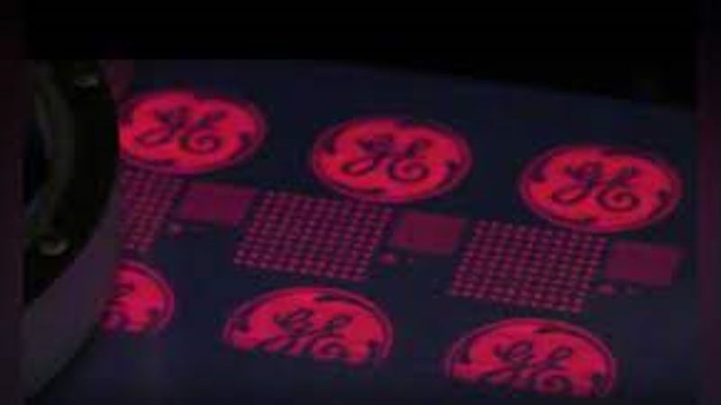 Phosphors or QDs for color conversion in LCD and microLED ?