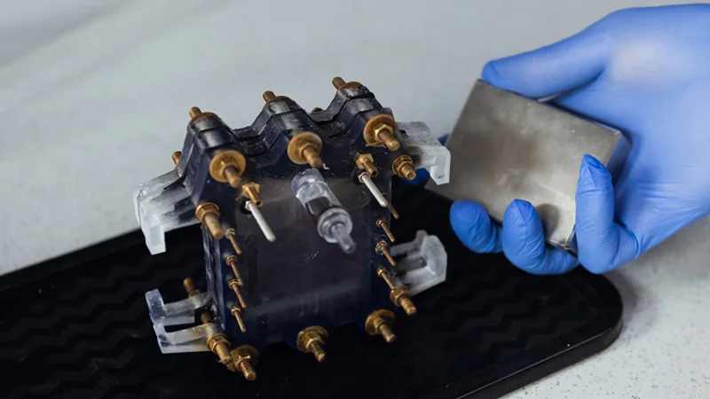 The magnetic field integration reactor for hydrogen production. Photo by Dmitry Grigoryev / ITMO NEWS