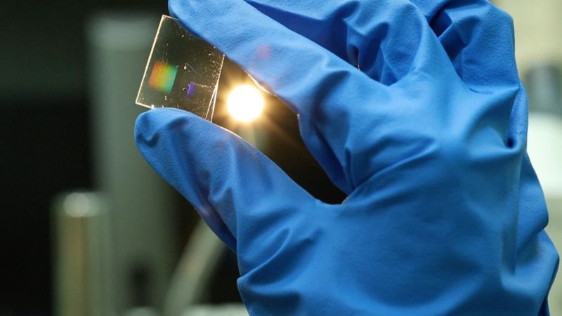 Written micro- and nano-periodic structures inside a glass. Photo courtesy of the researchers