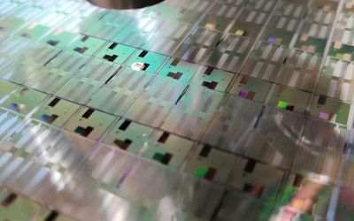 Start-ups and companies are developing quantum computers based on ion traps