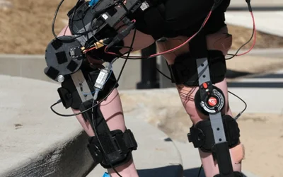Versatile knee exo for safer lifting