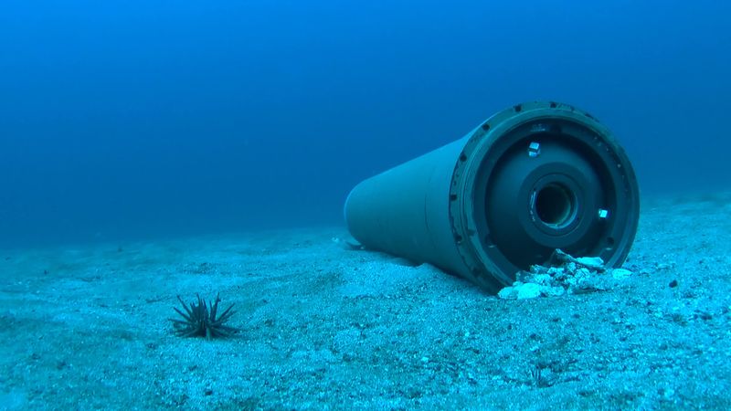 Image of unexploded ordnance (UXO) on sea floor.