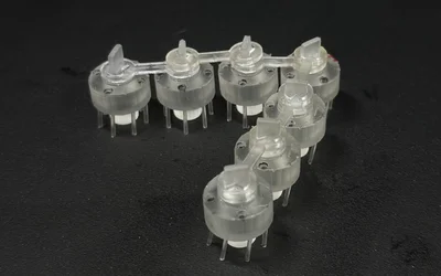 Robots made of linked particle chains