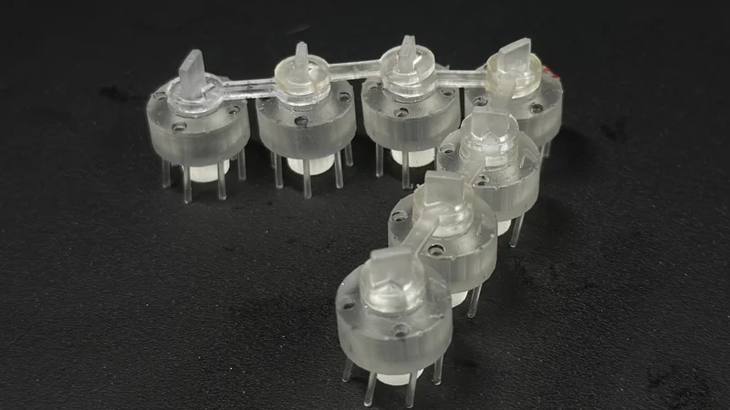 Robots made of linked particle chains