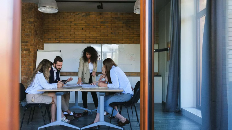 Smart Workspaces in the Age of Hybrid
