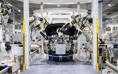 Cobot Vs Robot: What Are The Key Differences?