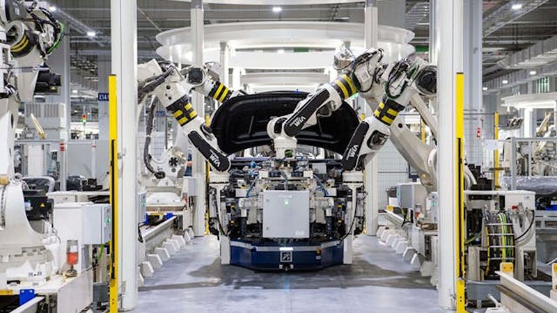 Cobot Vs Robot: What Are The Key Differences?