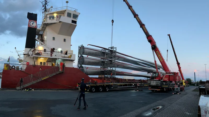 The rotor blades arriving in Bremerhaven. Credit: © DLR. All rights reserved