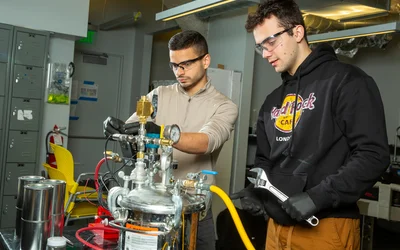 A recipe for zero-emissions fuel: Soda cans, seawater, and caffeine