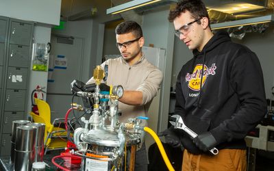 A recipe for zero-emissions fuel: Soda cans, seawater, and caffeine