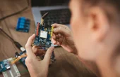 Applications and performance parameters of antennas in IIoT