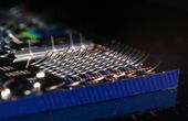 New photonic device efficiently beams light into free space