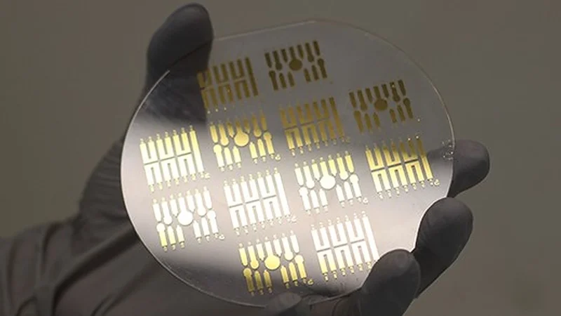 Scalable thin film transistor-based biosensors.  Credit: Ben Woodington