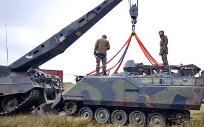 Pushing the limits of FFF together: Lifting a 12-tonne tank with a plastic 3D print