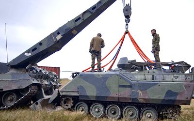 Pushing the limits of FFF together: Lifting a 12-tonne tank with a plastic 3D print