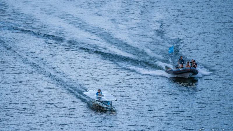 Solar Boat with Hydrofoil control