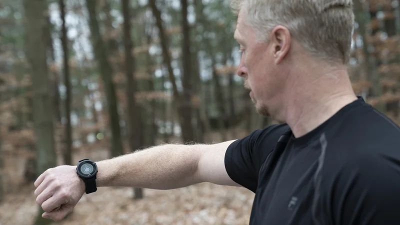 Lincoln Laboratory researcher James Balcius tests the heat strain detection device. The smartwatch displays a thumbs-up and green background, indicating that he is not at risk of heat injury at this time. Photo: Glen Cooper