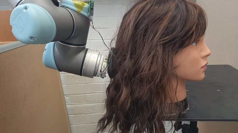 Podcast: Tissue Printing During Surgery, Hair Brushing Robots, Smaller & Cheaper Batteries