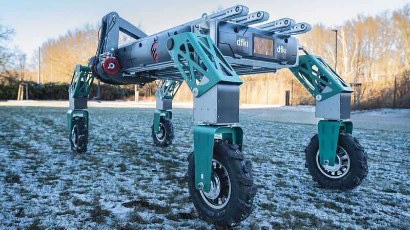 The strawberry-picking robot that DFKI is currently developing and is now presenting to the public for the first time is designed to be small, flexible and inexpensive. 