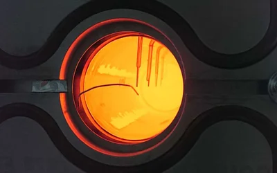 Using solar energy to generate heat at high temperatures