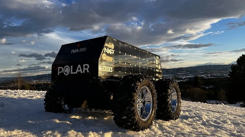 Team POLAR's rover Ice Cube in the Norwegian snow. Photo: Laurenz Edelmann, team POLAR