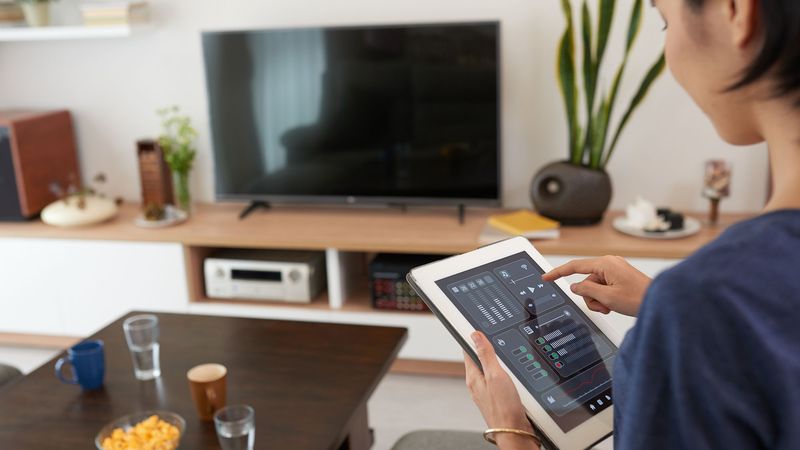 What makes a Smart Home smart? A guide to protocols and applications