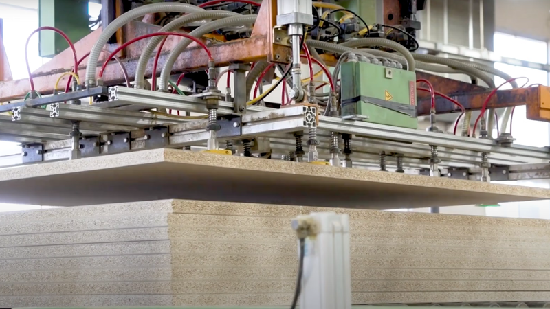 Steelcase optimized the performance of legacy equipment, while enabling data-driven business decisions.