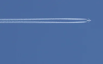 Changing flight altitudes avoids the formation of climate-damaging contrails