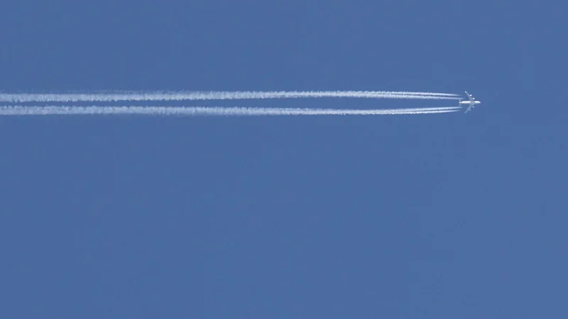 Aircraft engines emit soot particles. These act as condensation nuclei for small supercooled water droplets, which immediately freeze into ice crystals and become visible as contrails in the sky. Credit: © DLR. All rights reserved