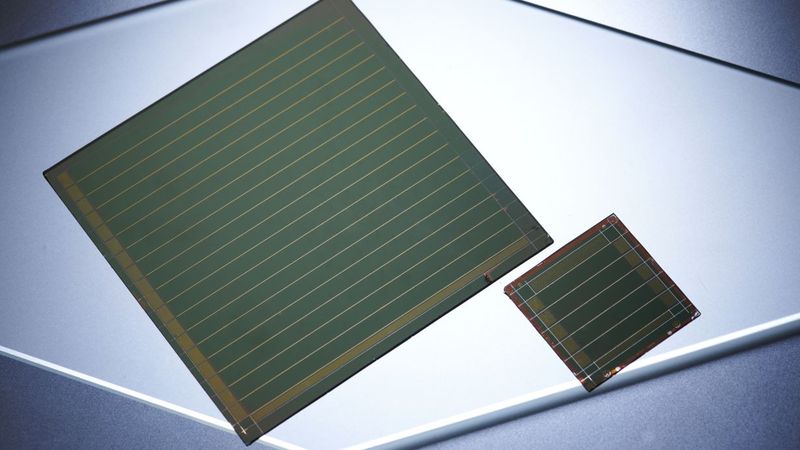 With the support of AI methods, researchers want to improve the manufacturing processes for highly efficient perovskite solar cells (Photo: Amadeus Bramsiepe, KIT)