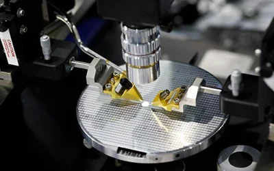 Programmable optical chip merges photons to change color