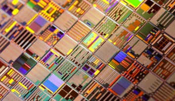 Silicon Nitride Photonic Integrated Circuits: Foundry Insights from New Origin