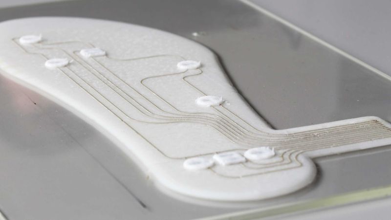 The insoles, together with the integrated sensors and conductive tracks, are produced in just one step on a 3D printer. (Photograph: Marco Binelli / ETH Zurich)