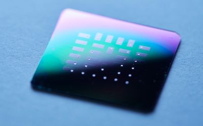 Podcast: Nanometer Fuel Cells & Ultrathin Speakers