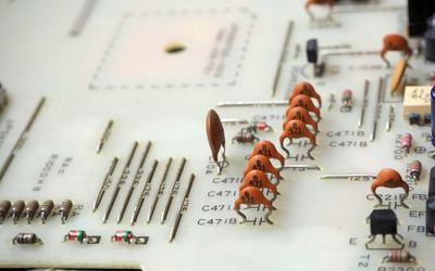 Capacitors in Parallel: Theory, Design, and Practical Implementation