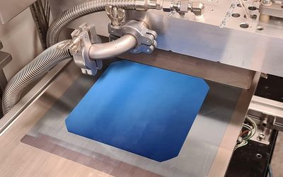 Building devices at the atomic scale: the spatial revolution