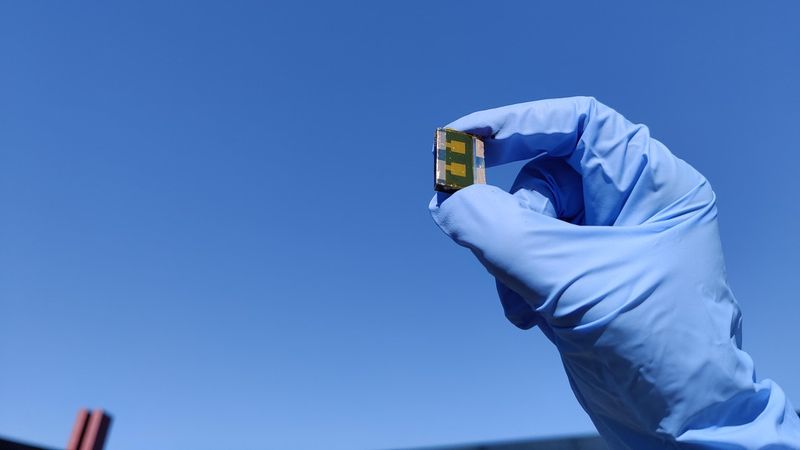 An inverted perovskite solar cell with a new design of hole-selective contacts ©2023 / EPFL Felix T. Eickemeyer - CC-BY-SA 4.0