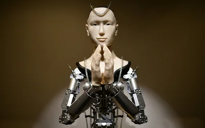 Robots and Religion: Mediating the Divine.