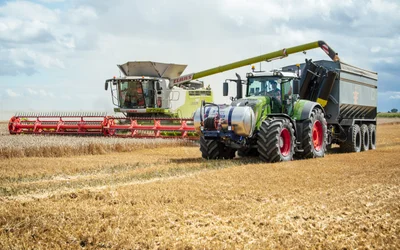Engineering the Fields: Dyson's Leap from Gadgets to Agriculture