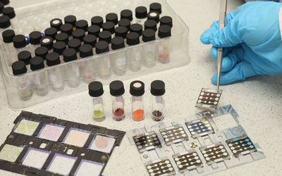 Using AI to develop better photovoltaic materials faster