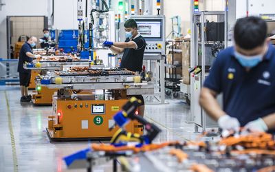 Microminiature Components Are Revolutionizing the Connected Vehicle Industry